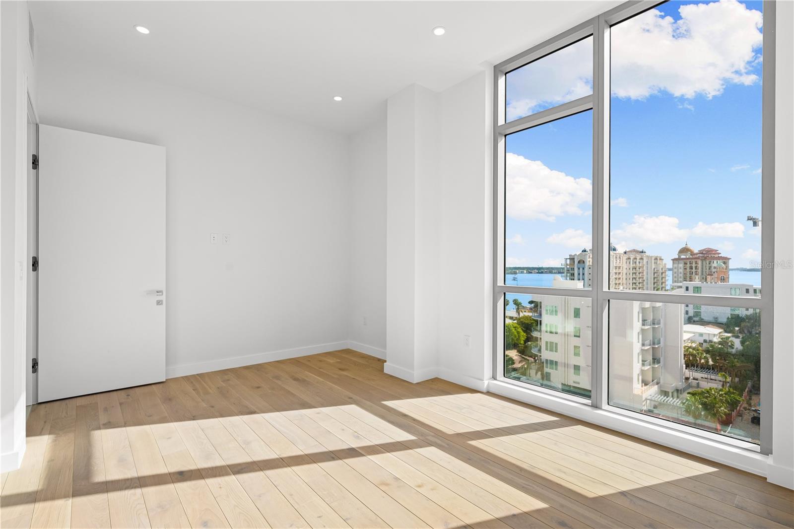 Image 31 of 67 For 111 Golden Gate Point 701ph