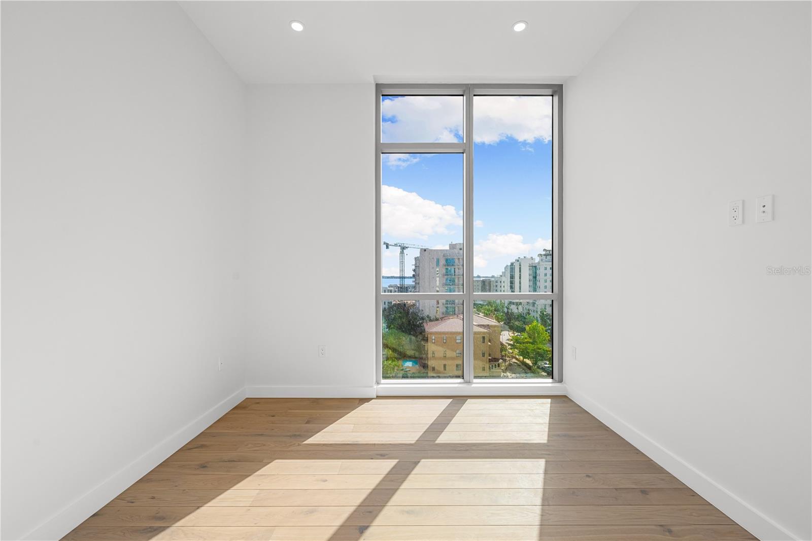 Image 34 of 67 For 111 Golden Gate Point 701ph