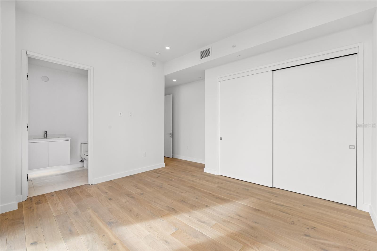 Image 38 of 67 For 111 Golden Gate Point 701ph