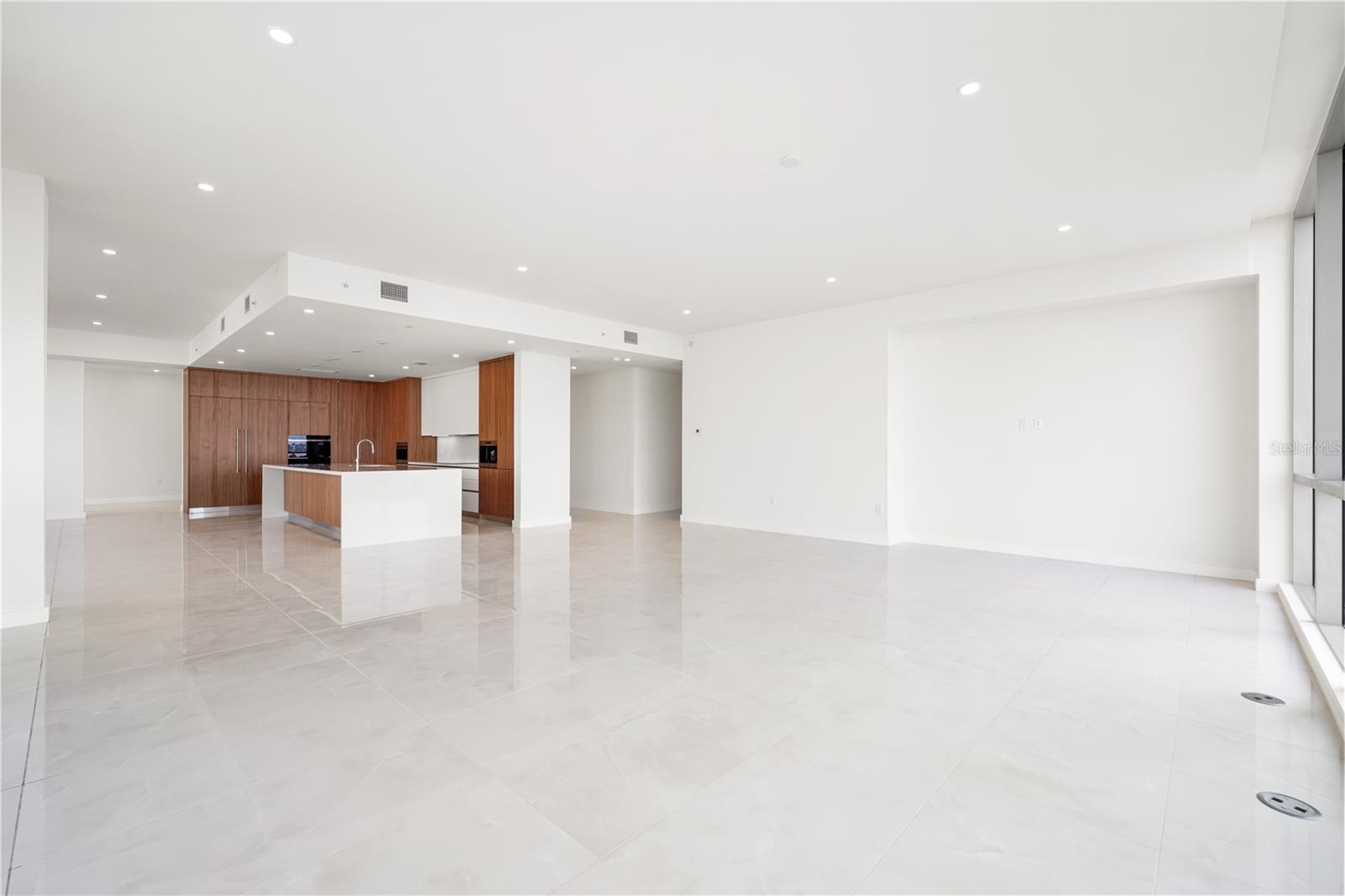 Image 9 of 67 For 111 Golden Gate Point 701ph