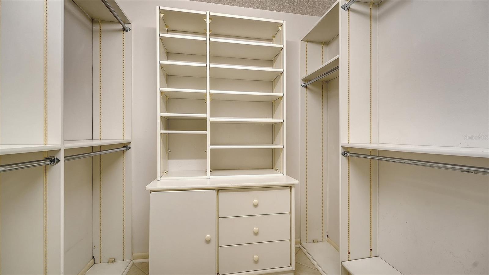 Image 26 of 48 For 5331 Dominica Circle