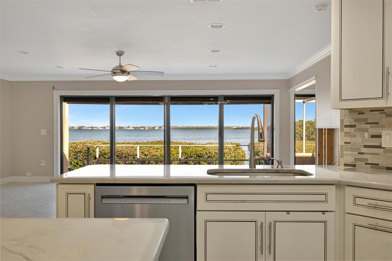 Image 13 of 47 For 3893 Catalina Drive