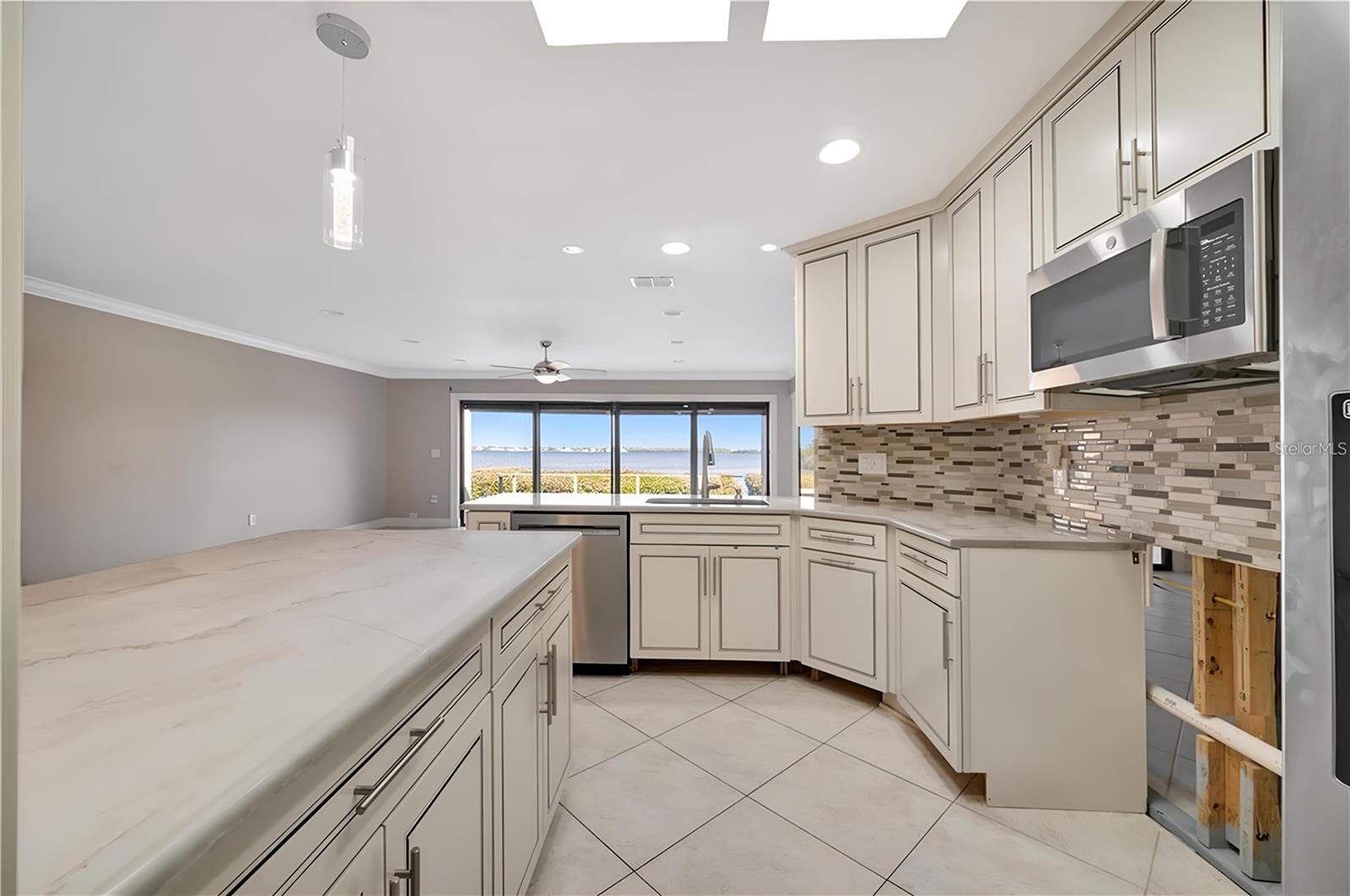 Image 16 of 47 For 3893 Catalina Drive