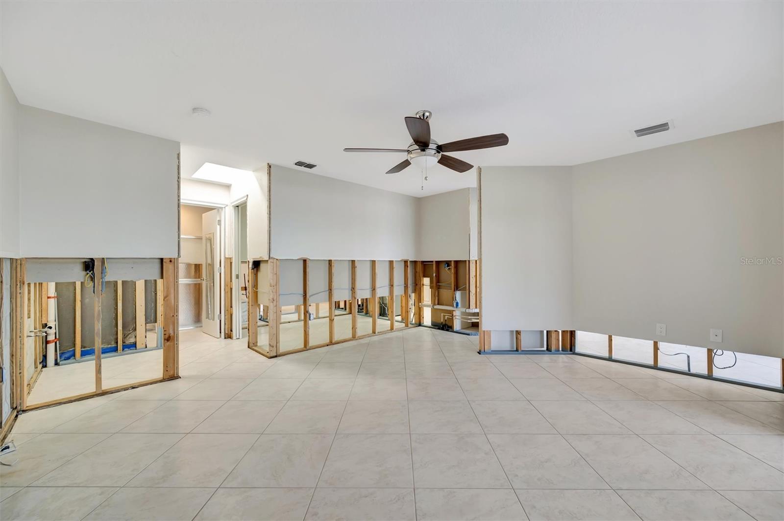 Image 26 of 47 For 3893 Catalina Drive