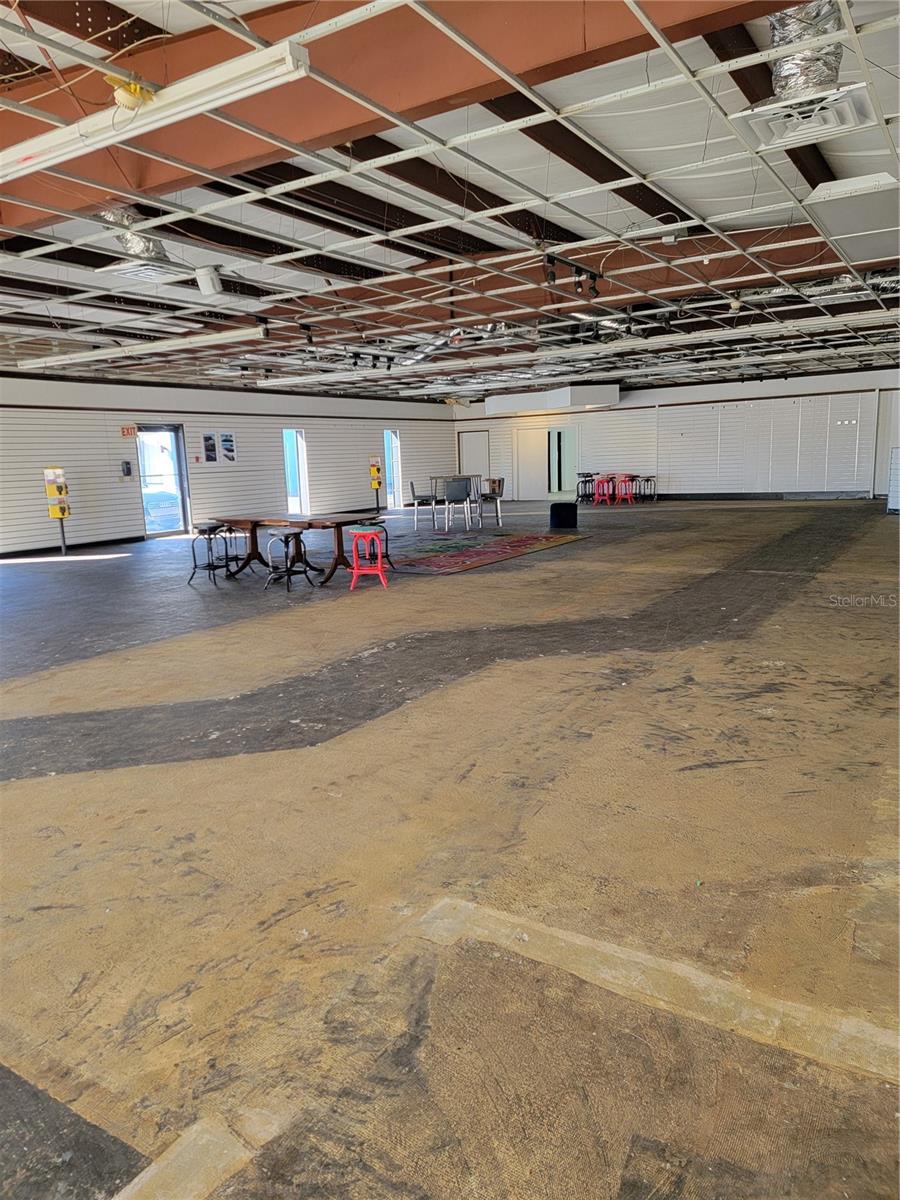 Listing photo id 2 for 1175 Washington Boulevard