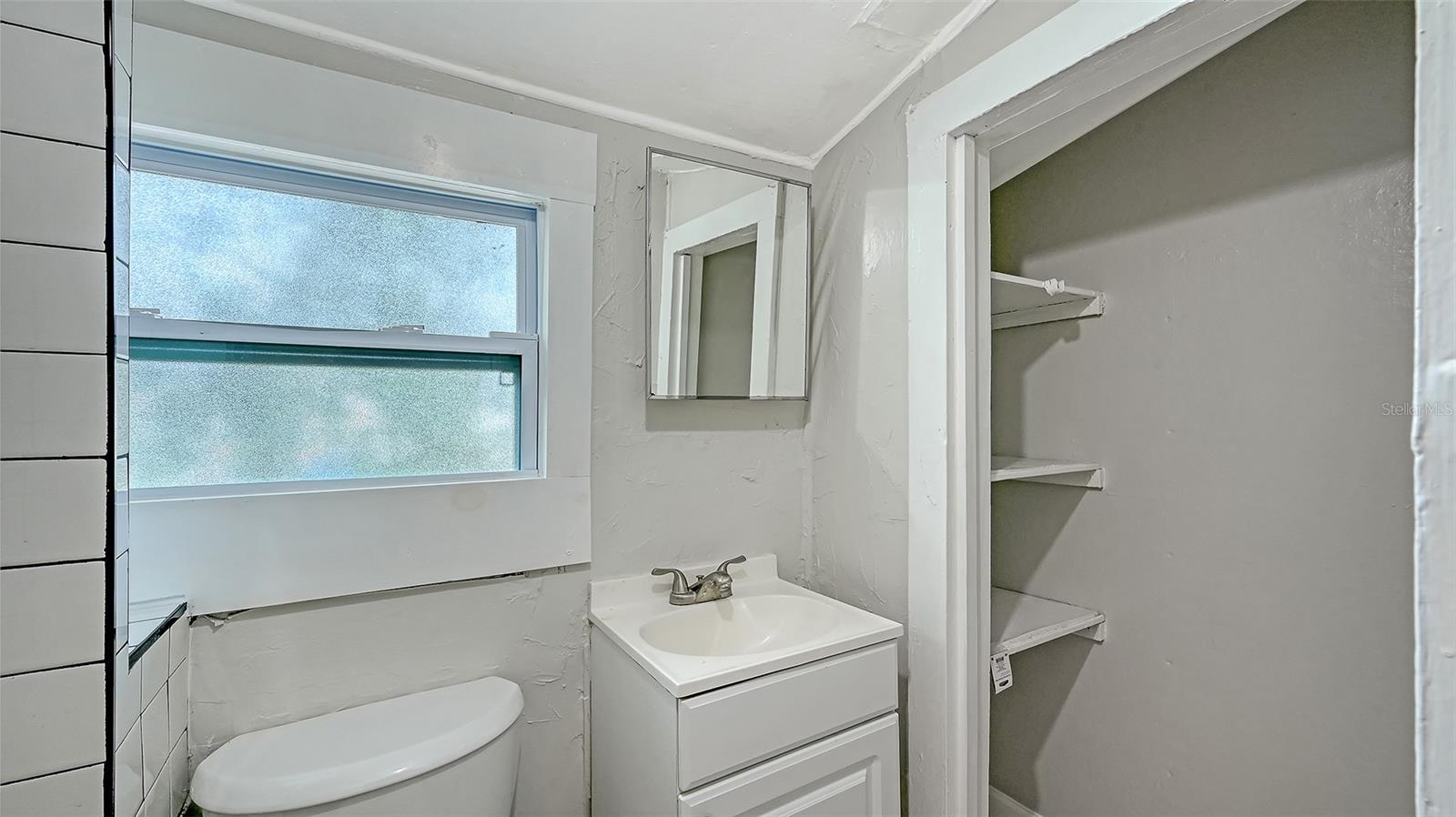 Image 17 of 33 For 1016 10th Avenue W