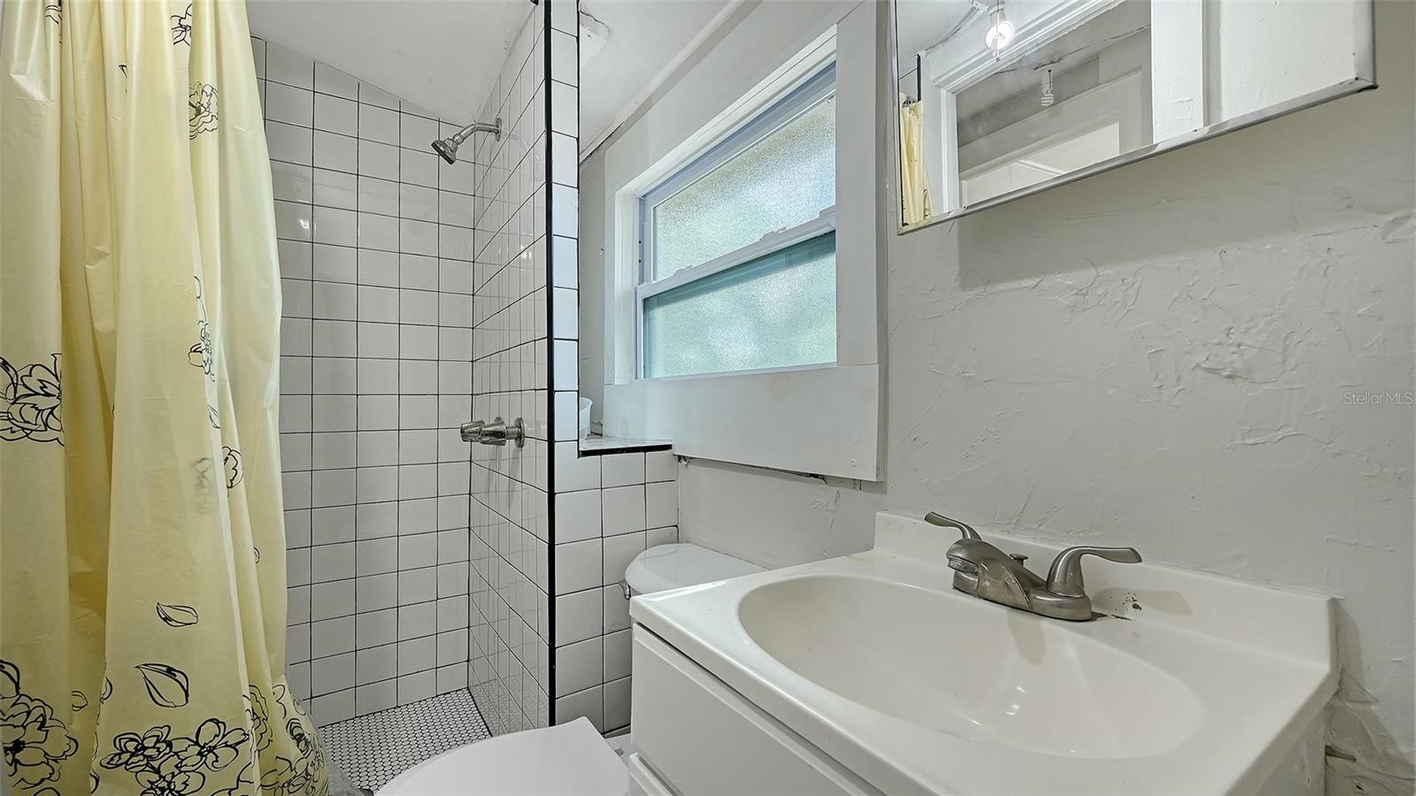 Image 18 of 33 For 1016 10th Avenue W