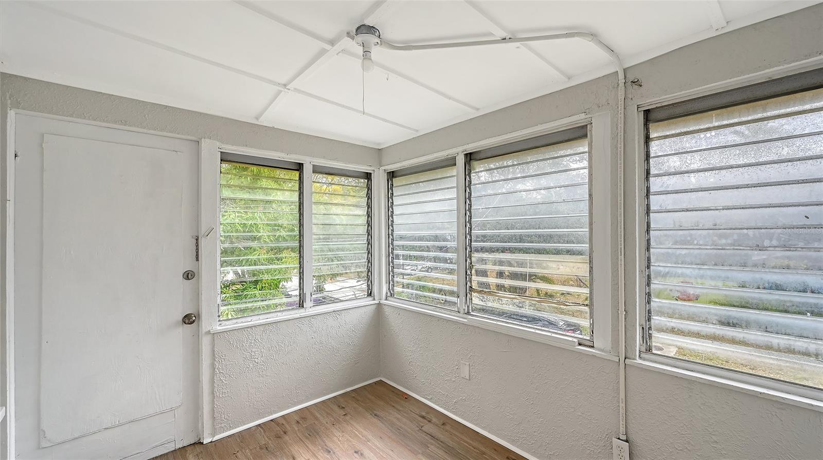 Image 8 of 33 For 1016 10th Avenue W