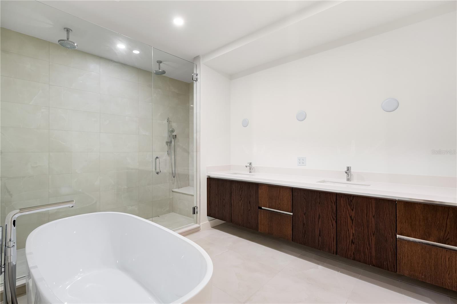 Image 22 of 57 For 111 Golden Gate Point 403