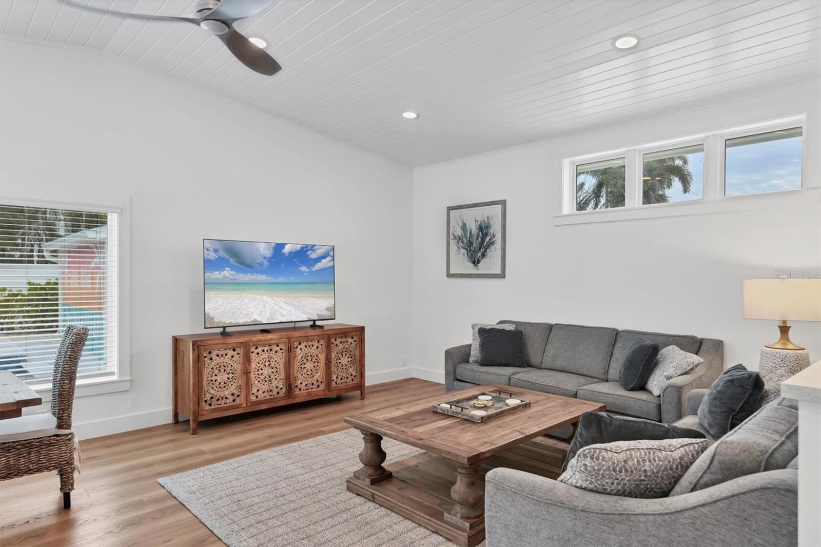 Image 11 of 66 For 270 Gladiolus Street