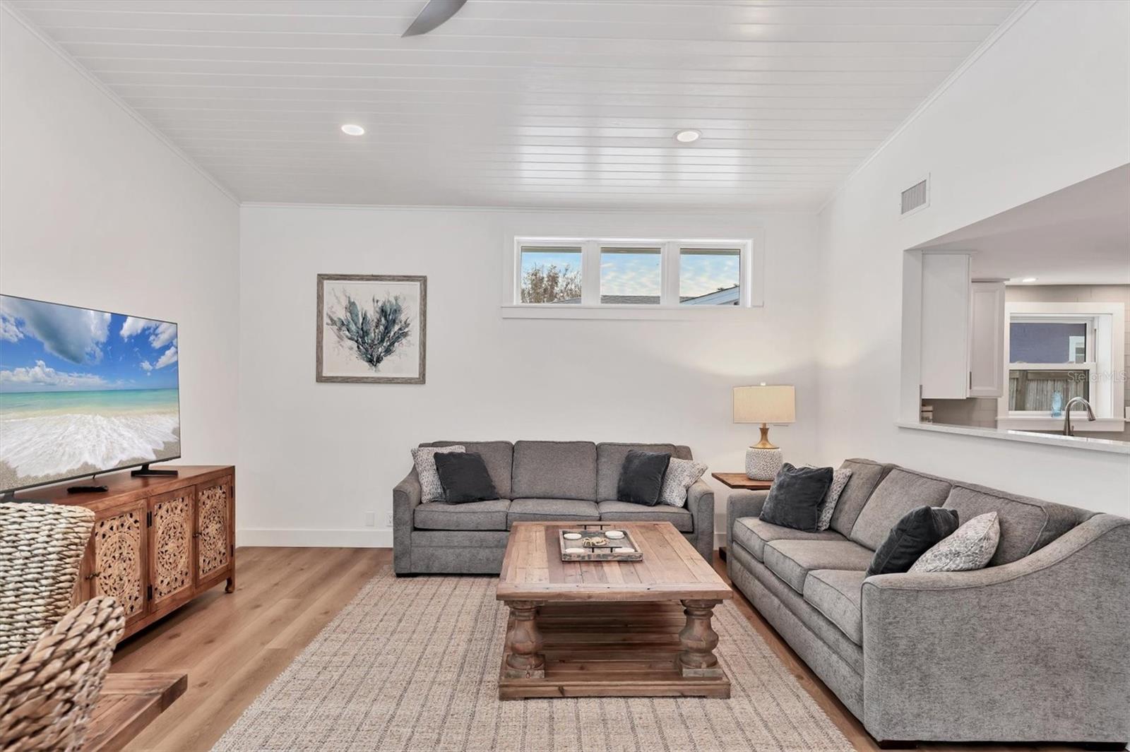 Image 12 of 66 For 270 Gladiolus Street