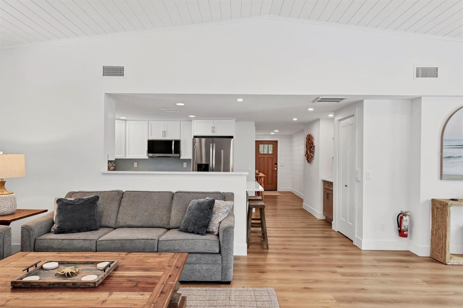 Image 13 of 66 For 270 Gladiolus Street