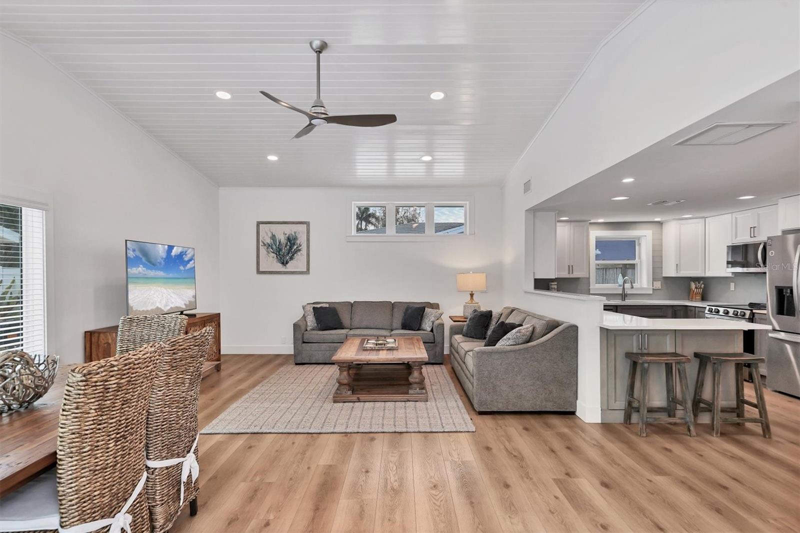 Image 14 of 66 For 270 Gladiolus Street