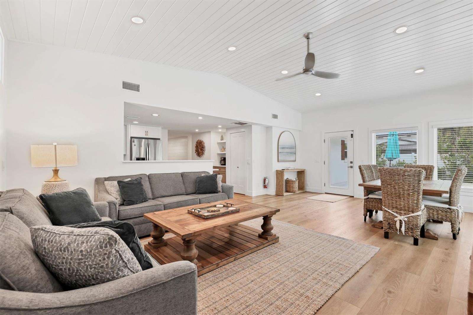 Image 16 of 66 For 270 Gladiolus Street