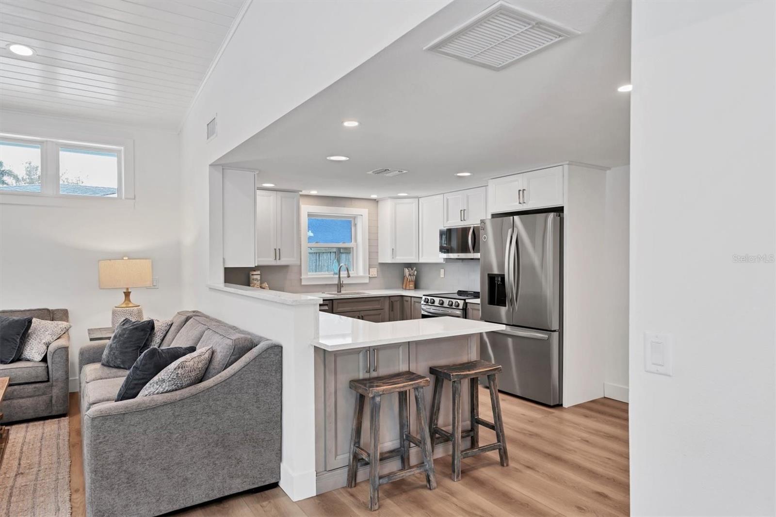 Image 17 of 66 For 270 Gladiolus Street