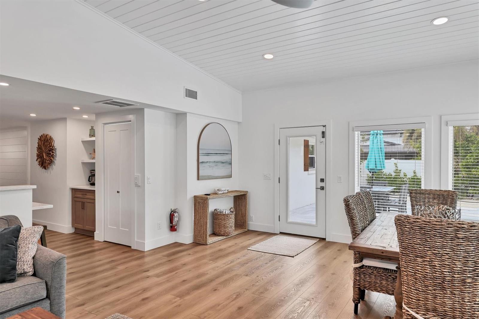 Image 18 of 66 For 270 Gladiolus Street