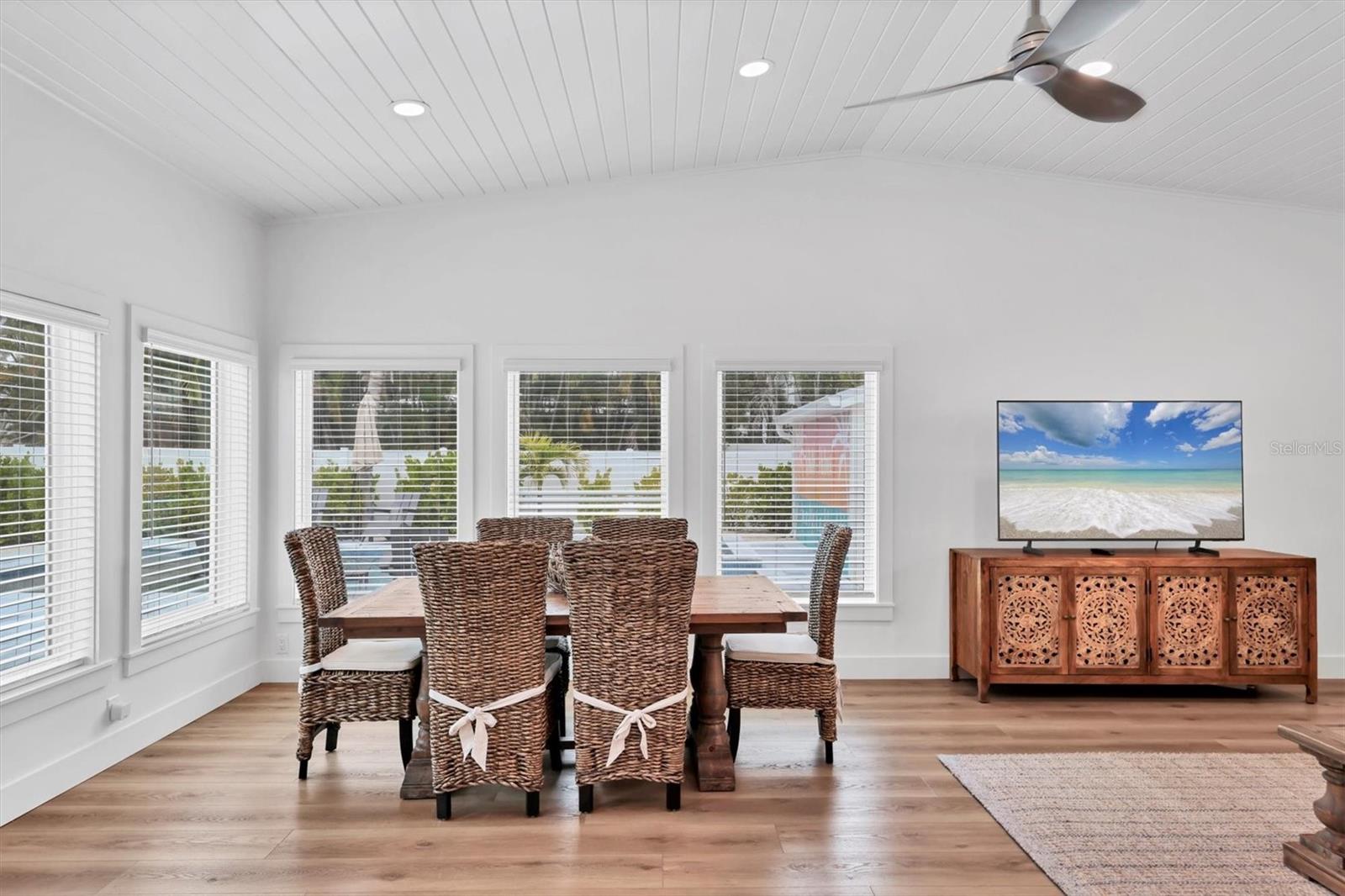 Image 19 of 66 For 270 Gladiolus Street