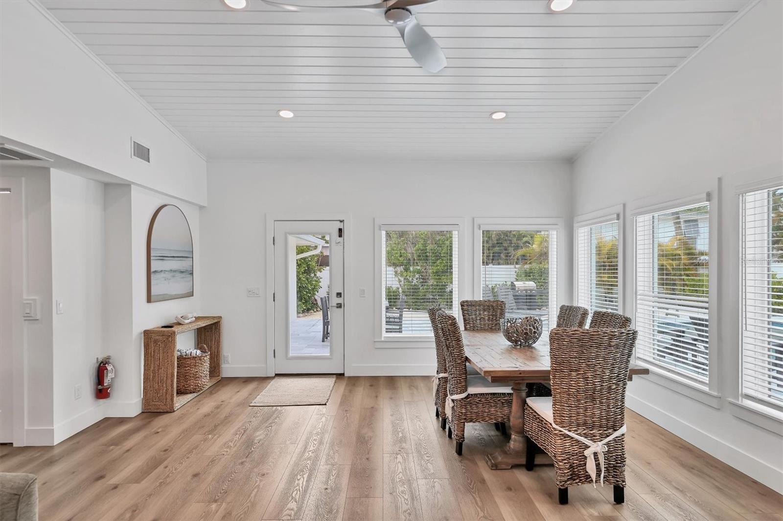 Image 21 of 66 For 270 Gladiolus Street