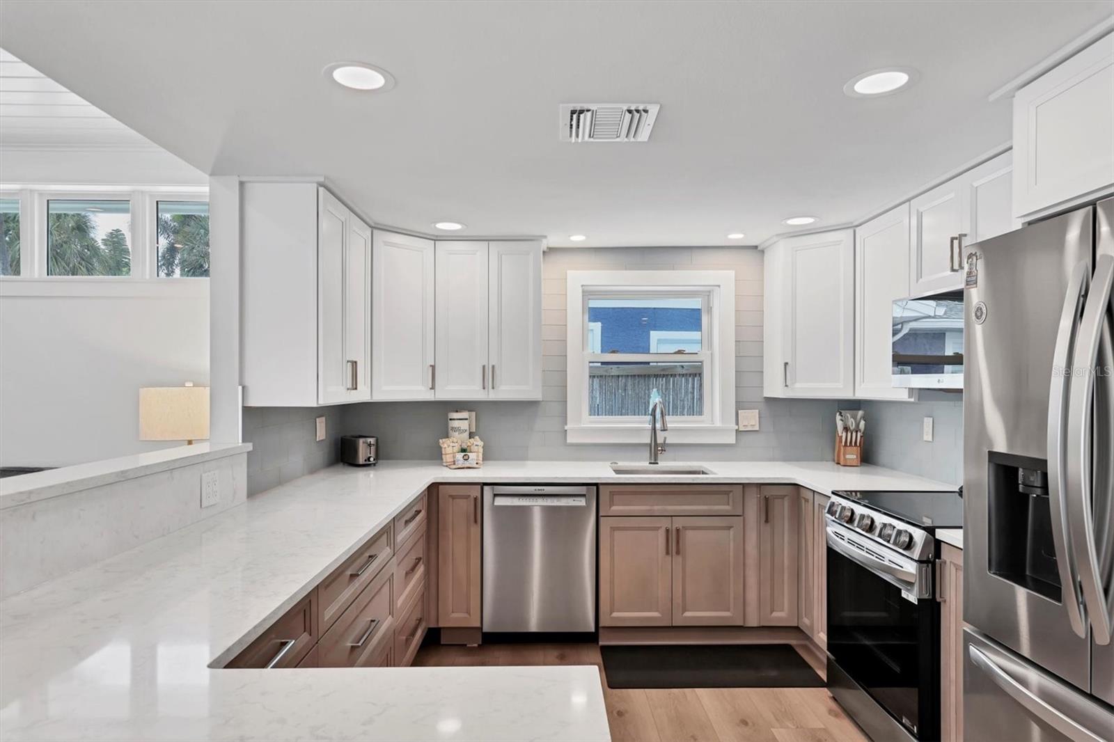 Image 22 of 66 For 270 Gladiolus Street