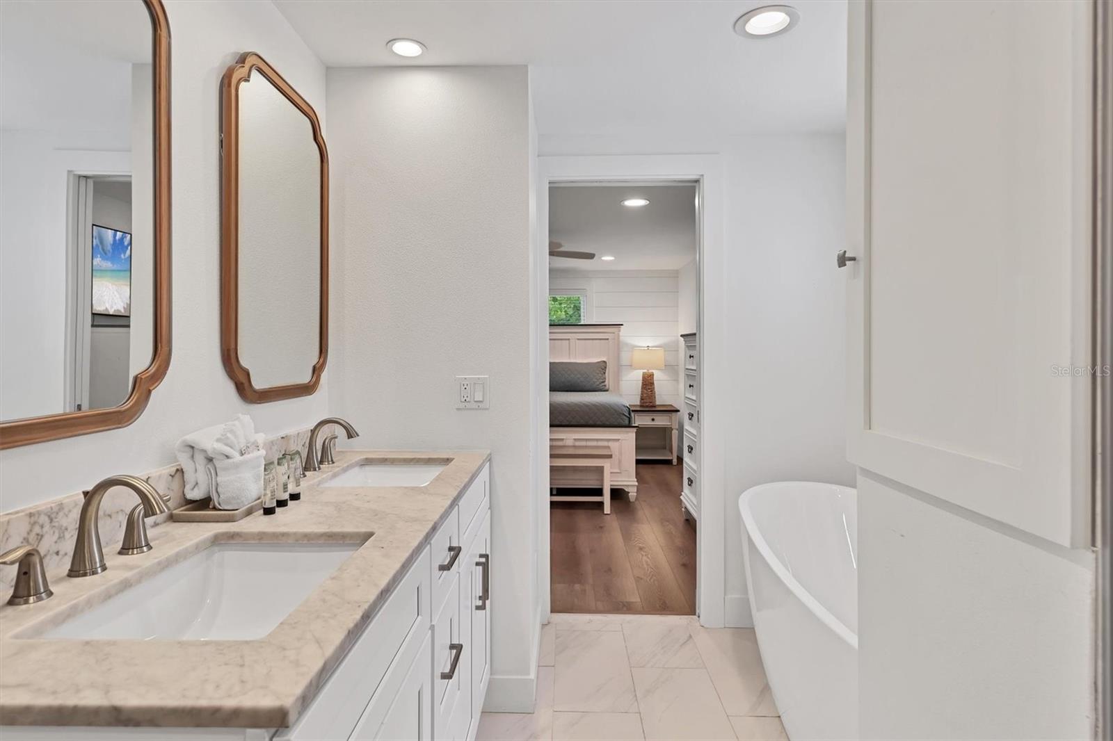 Image 32 of 66 For 270 Gladiolus Street