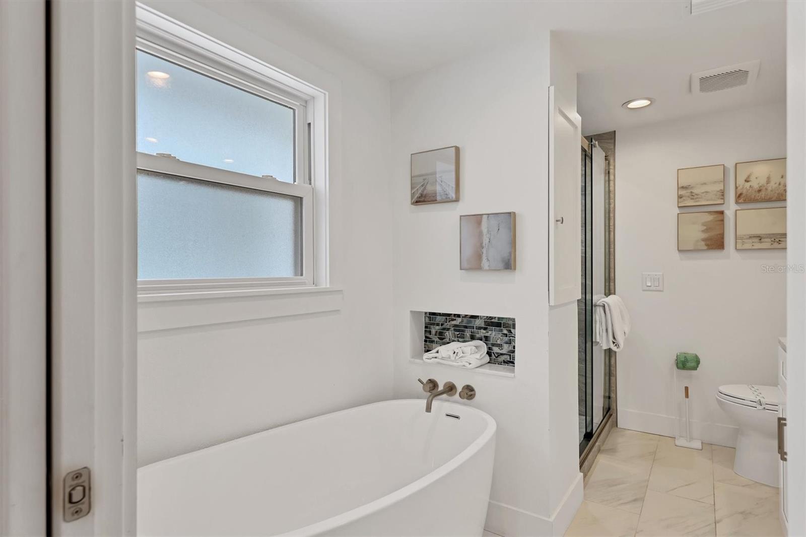 Image 34 of 66 For 270 Gladiolus Street