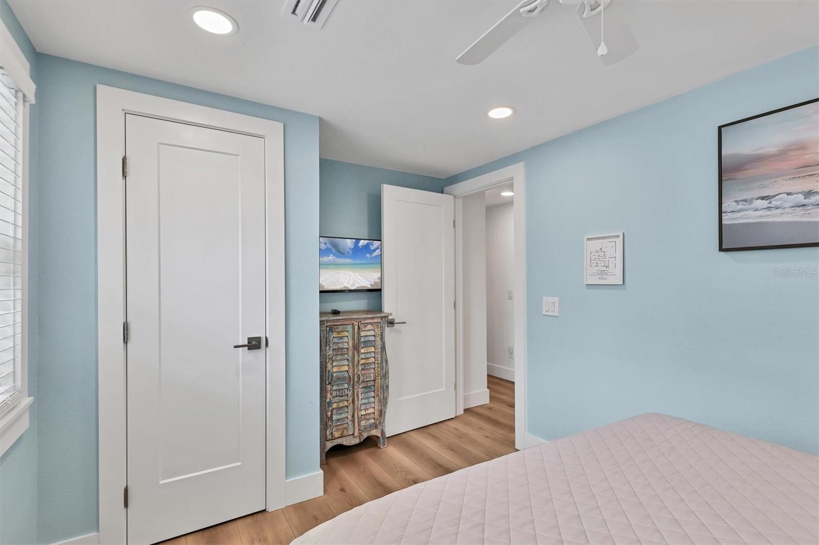 Image 37 of 66 For 270 Gladiolus Street