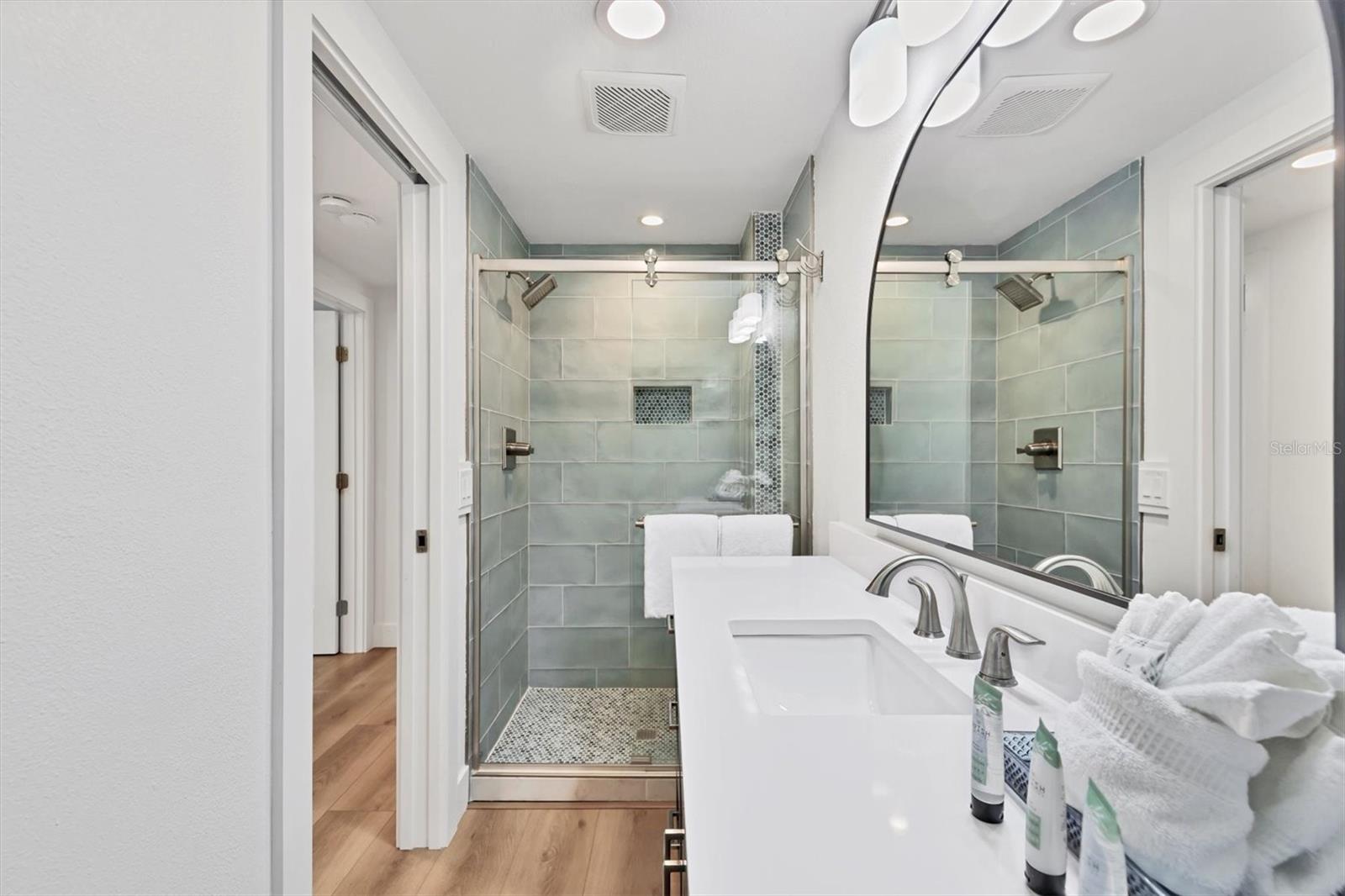 Image 38 of 66 For 270 Gladiolus Street