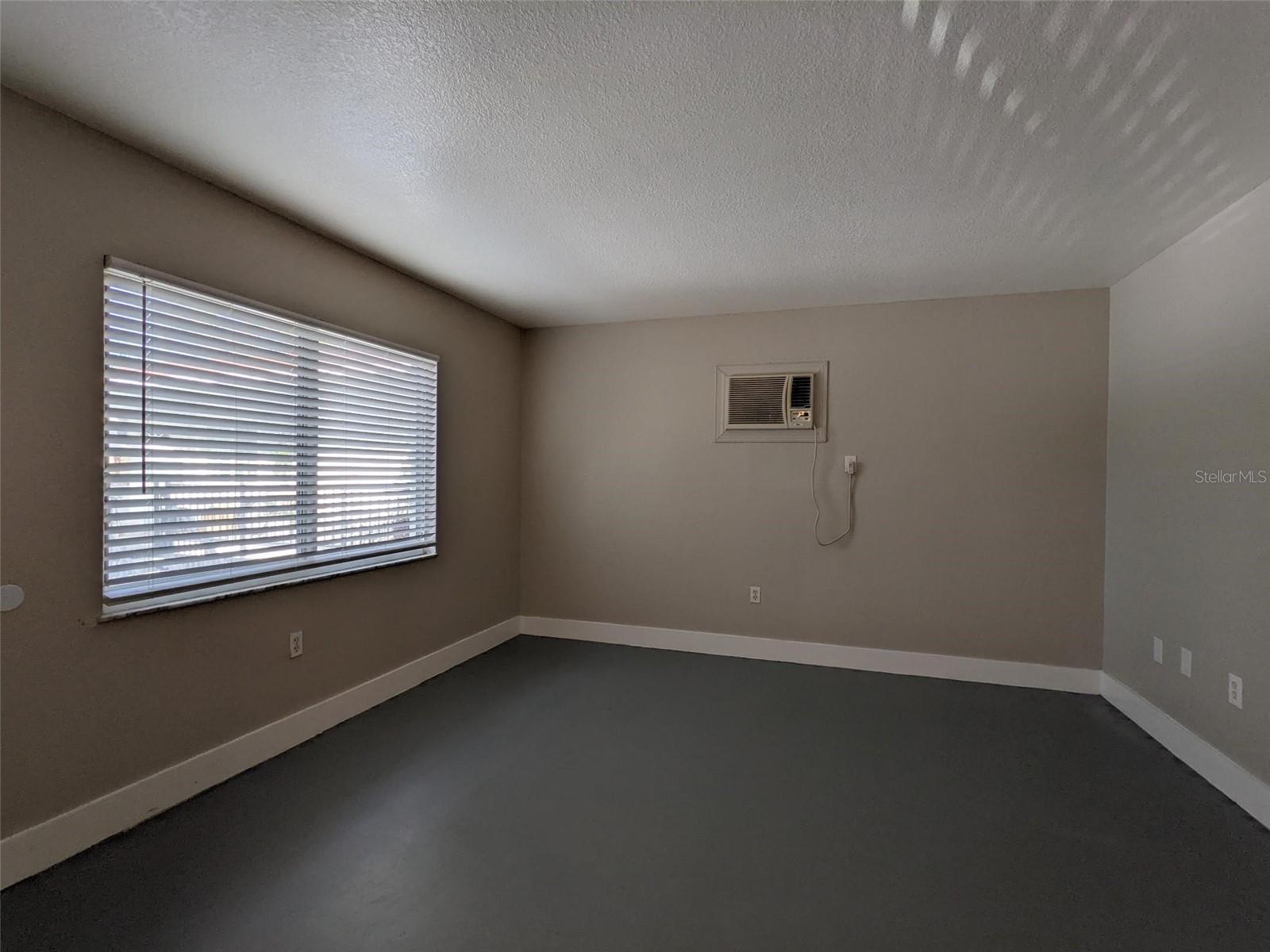 Image 4 of 13 For 1090 Cocoanut Avenue 4