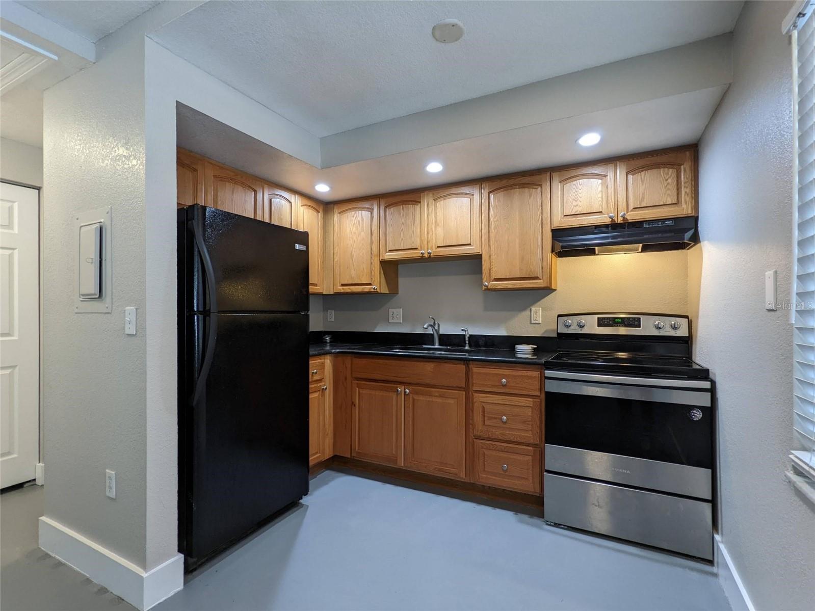 Image 5 of 13 For 1090 Cocoanut Avenue 4