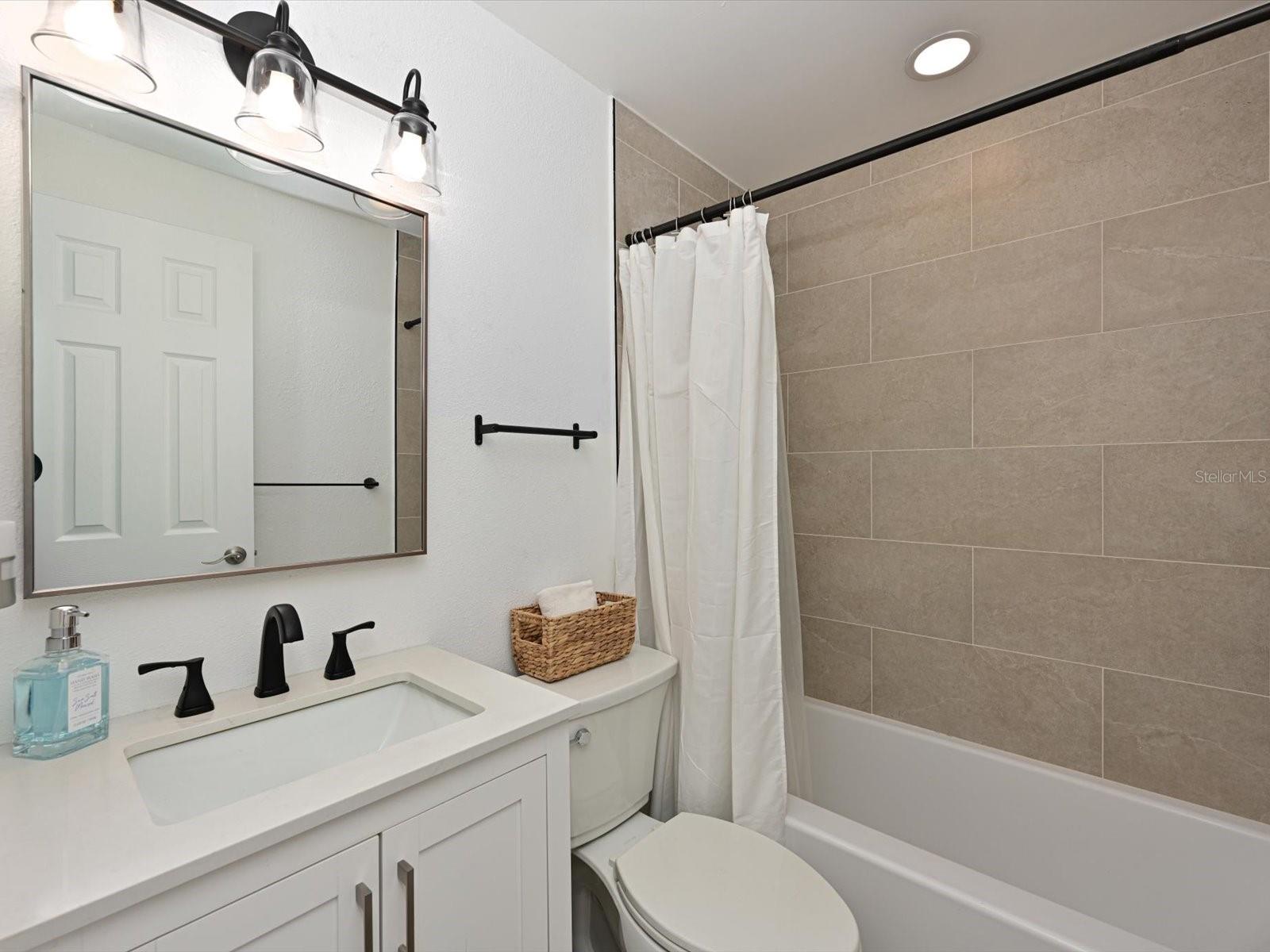 Image 11 of 39 For 216 Gladiolus Street