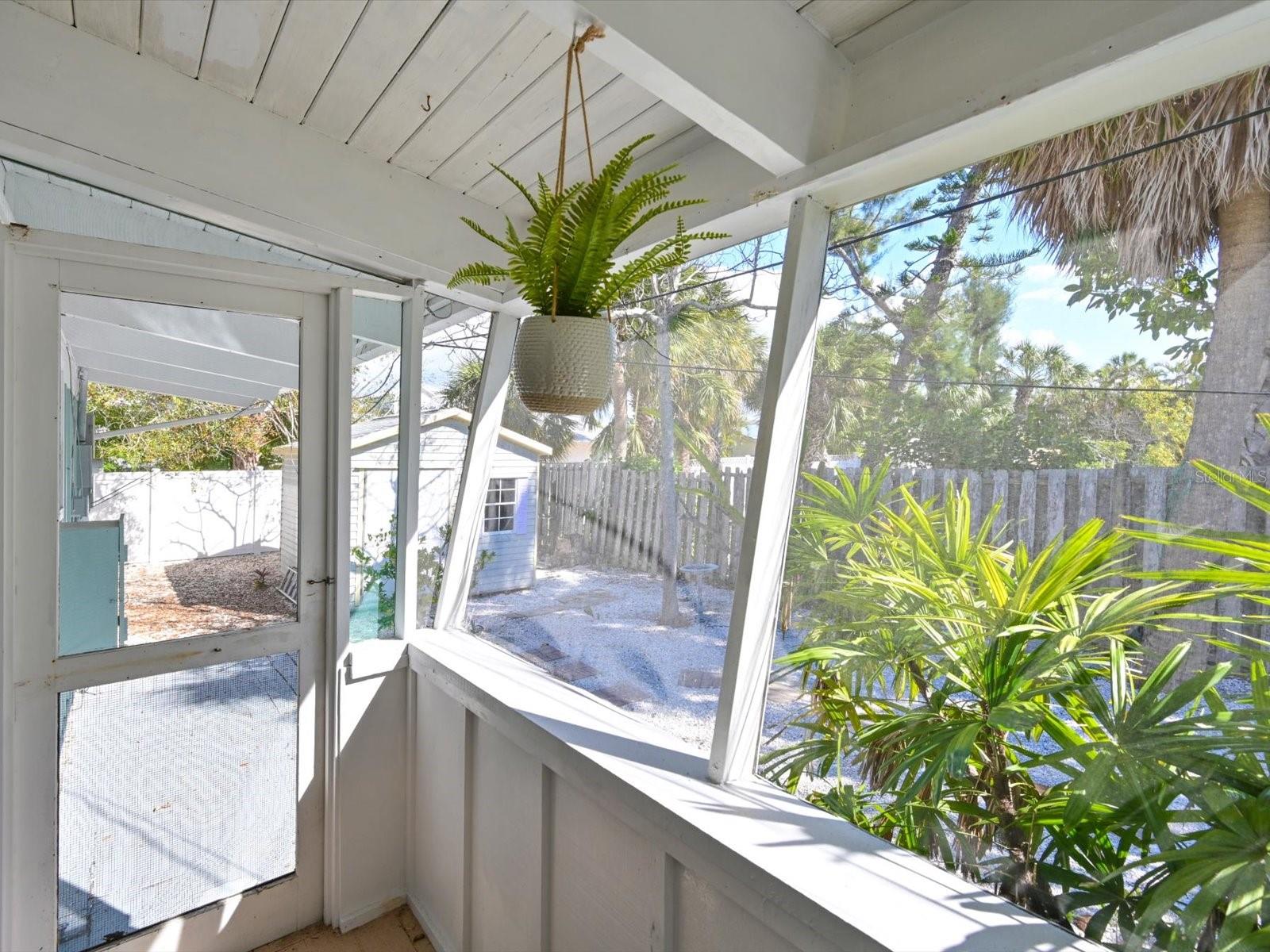 Image 14 of 39 For 216 Gladiolus Street