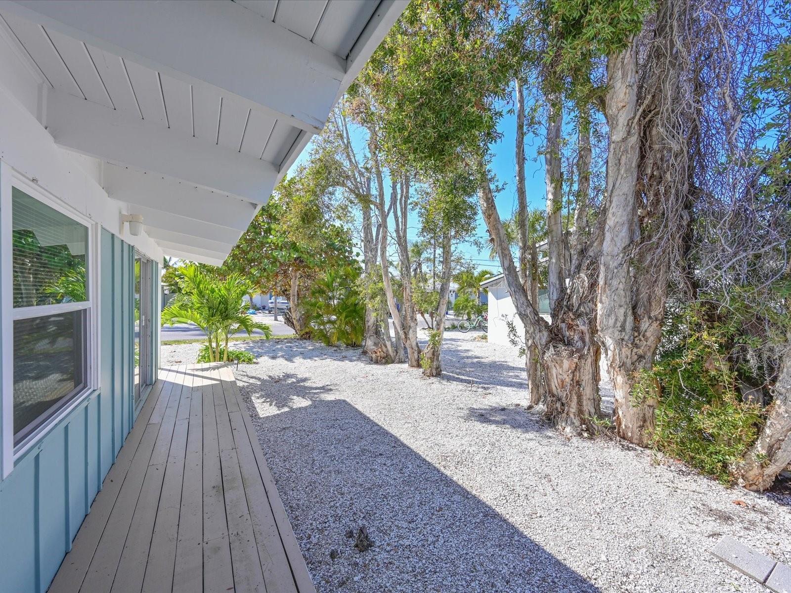 Image 24 of 39 For 216 Gladiolus Street