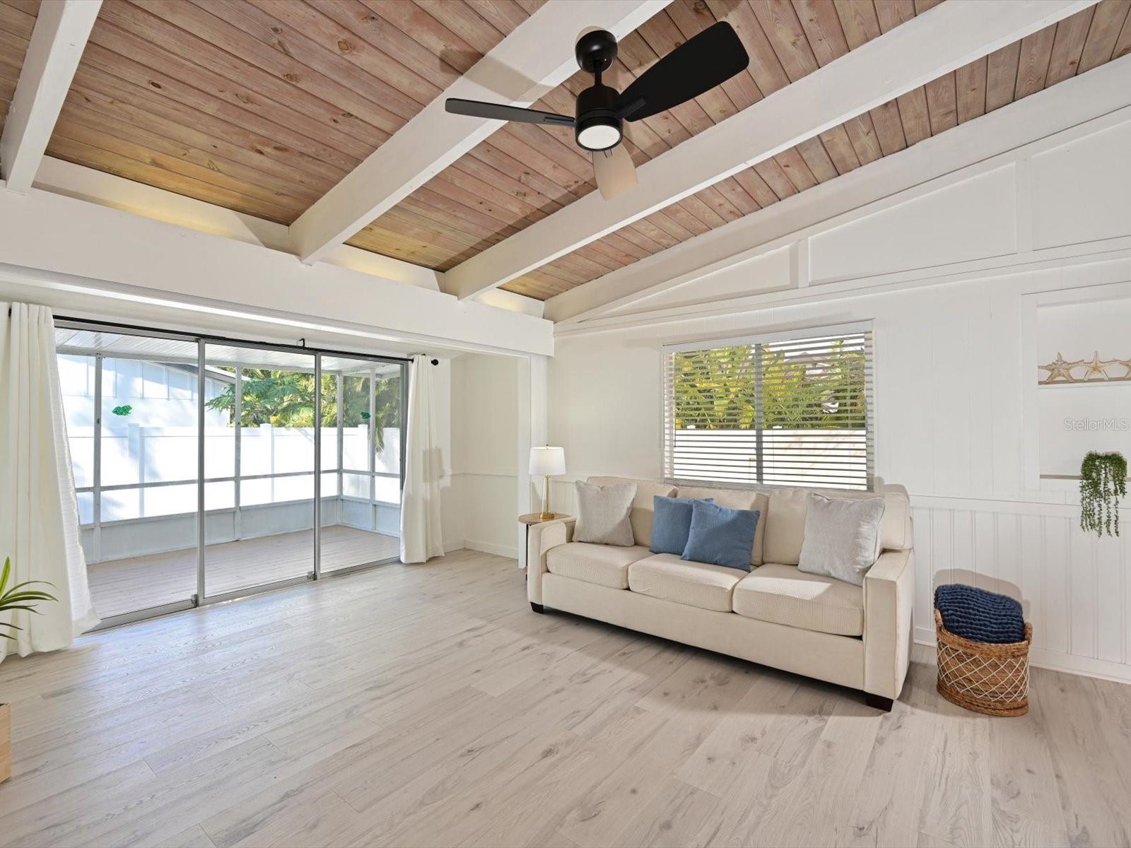 Image 5 of 39 For 216 Gladiolus Street