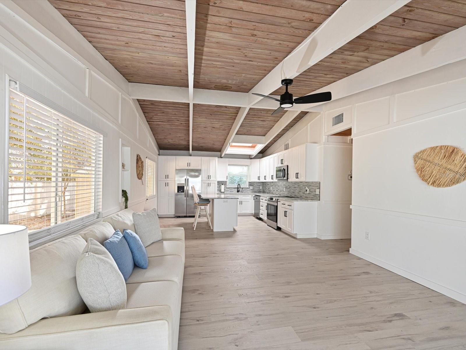 Image 6 of 39 For 216 Gladiolus Street