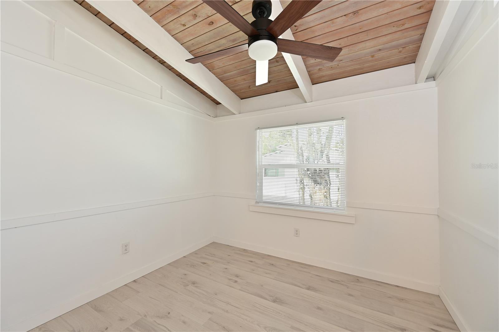 Image 8 of 39 For 216 Gladiolus Street