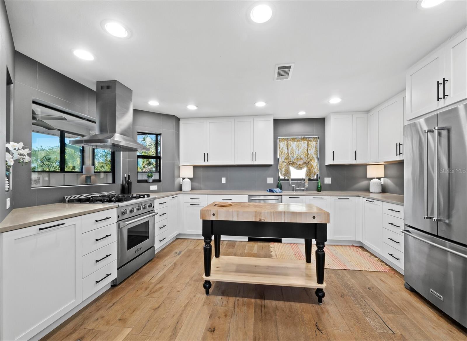 Image 16 of 59 For 601 Norton Street