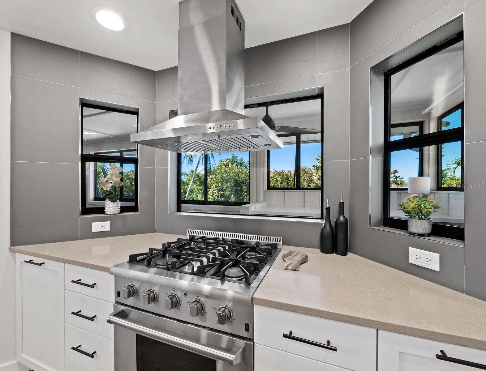 Image 17 of 59 For 601 Norton Street