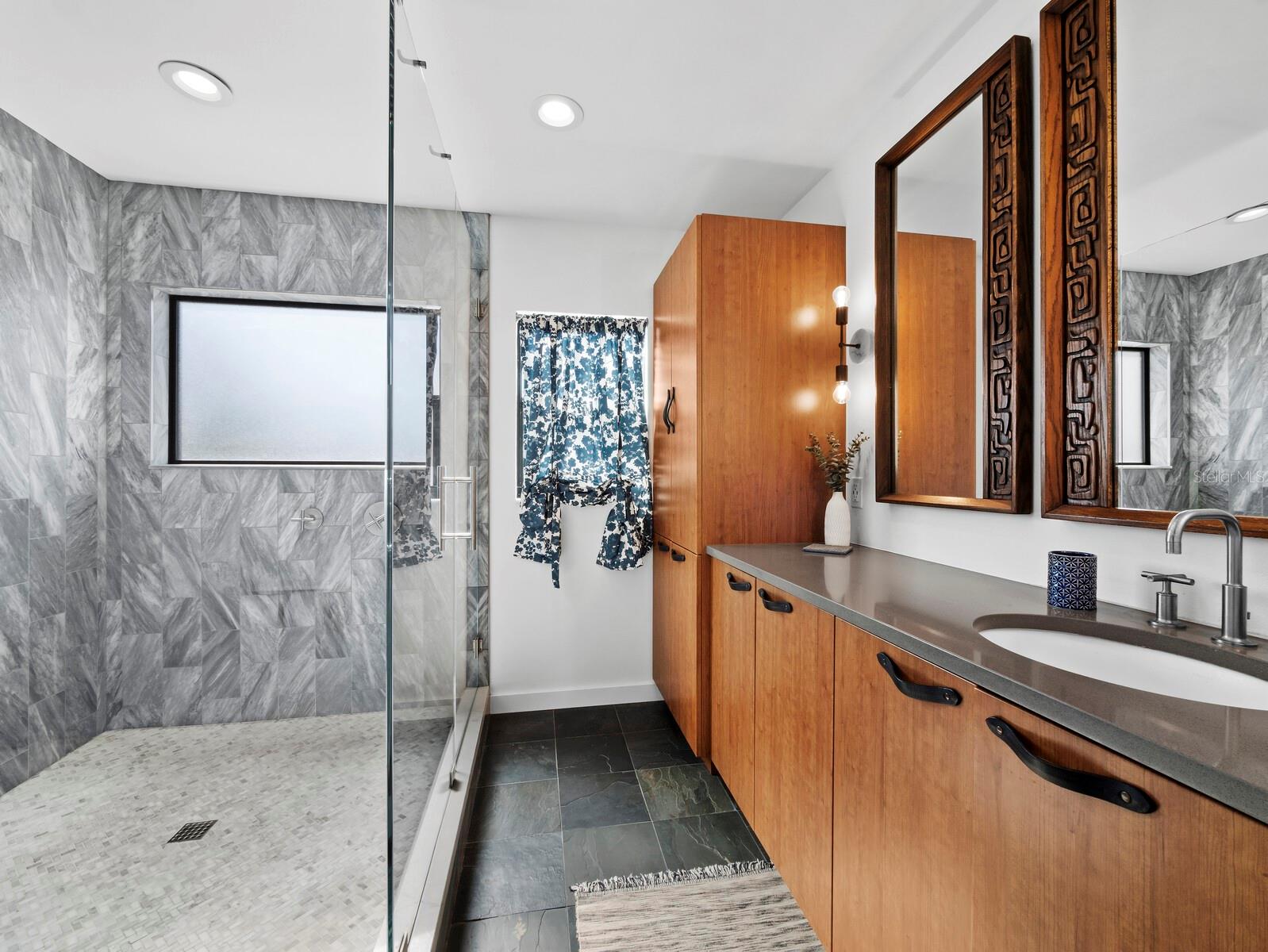 Image 27 of 59 For 601 Norton Street