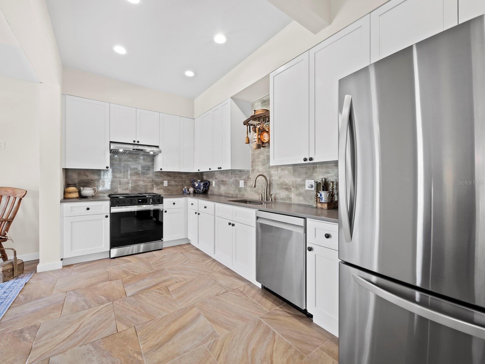 Image 37 of 59 For 601 Norton Street