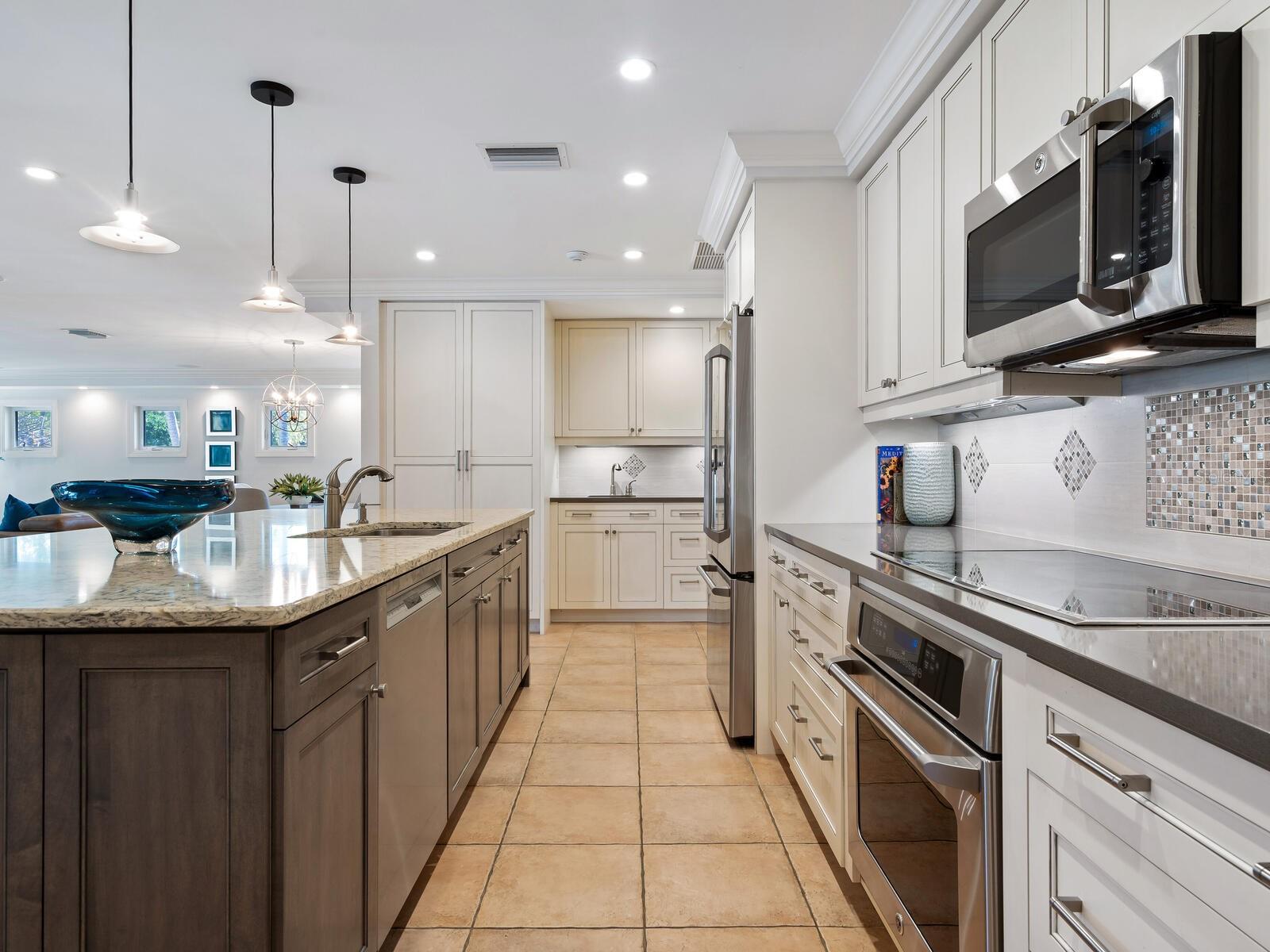 Image 15 of 47 For 606 Owl Way 