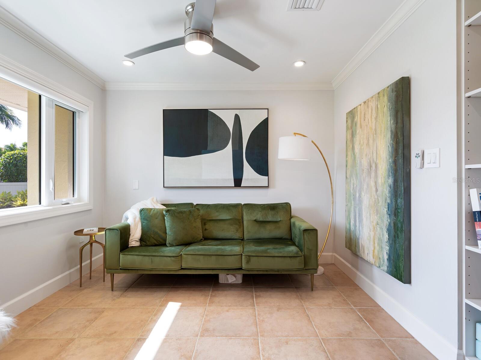 Image 24 of 47 For 606 Owl Way 