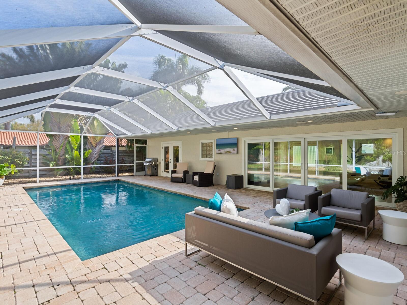 Image 33 of 47 For 606 Owl Way 