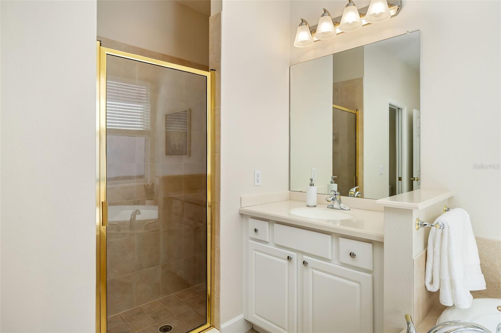 Image 20 of 100 For 646 Foggy Morn Lane