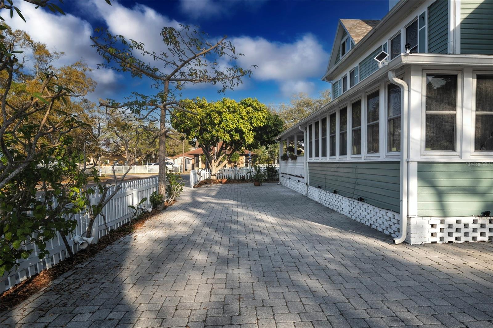 Image 2 of 85 For 304 15th Street W