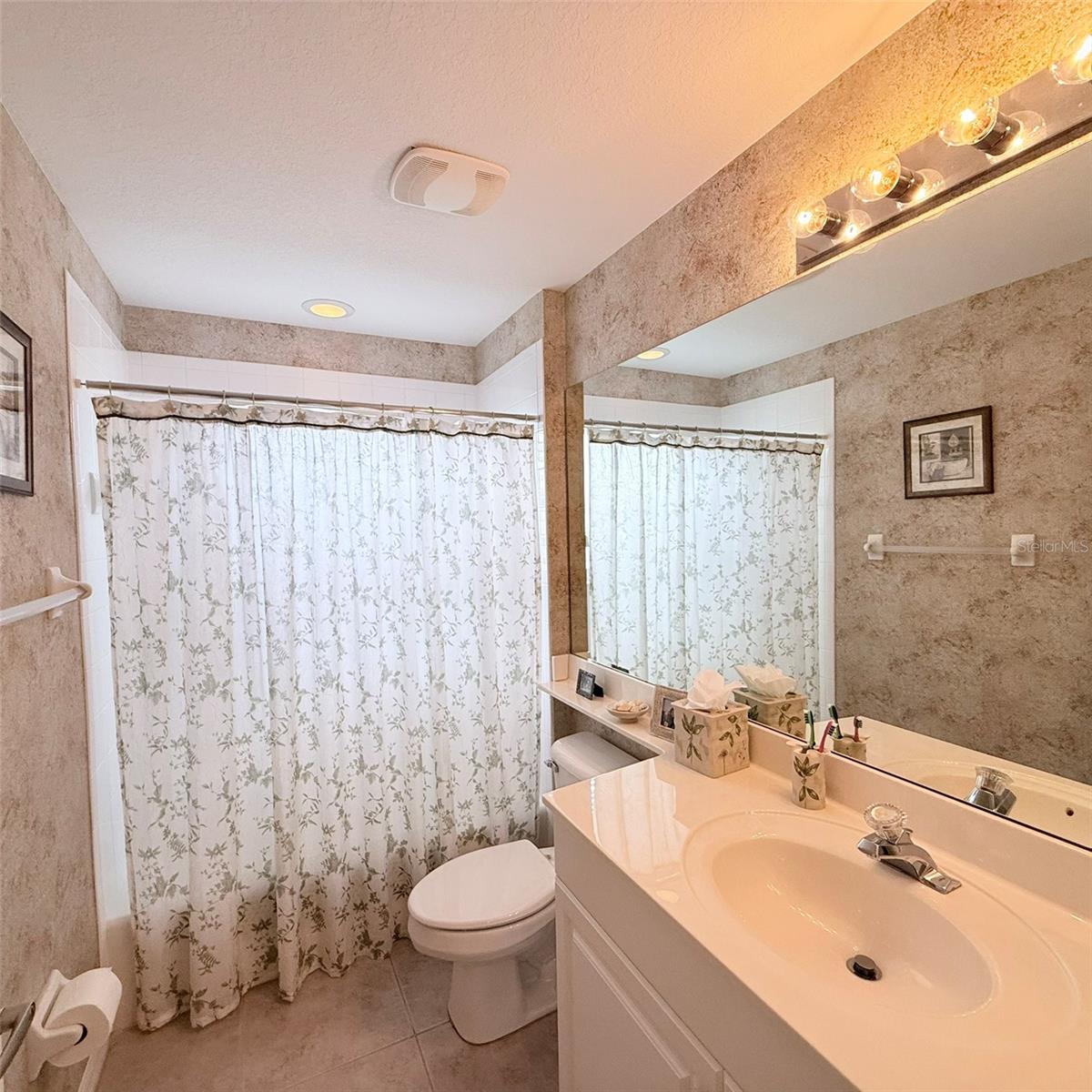 Image 40 of 63 For 6318 Grand Oak Circle 201