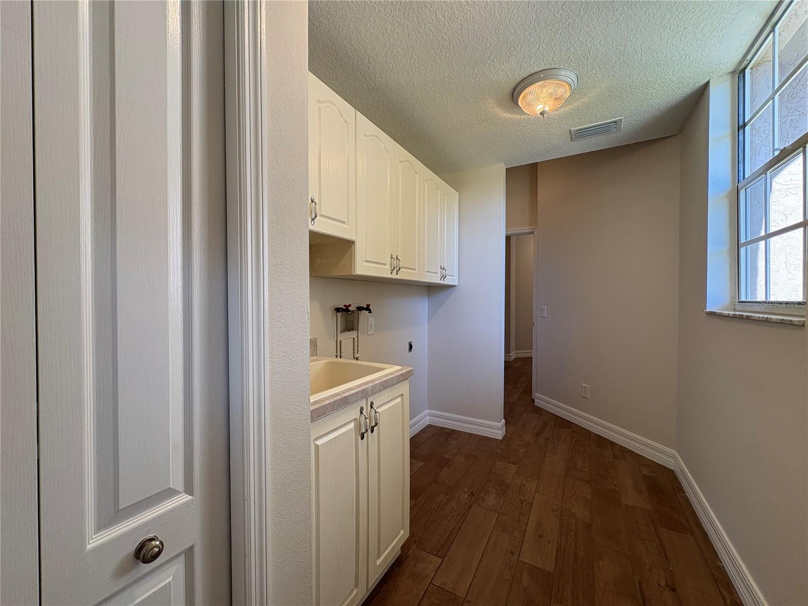 Image 32 of 56 For 5205 Far Oak Circle