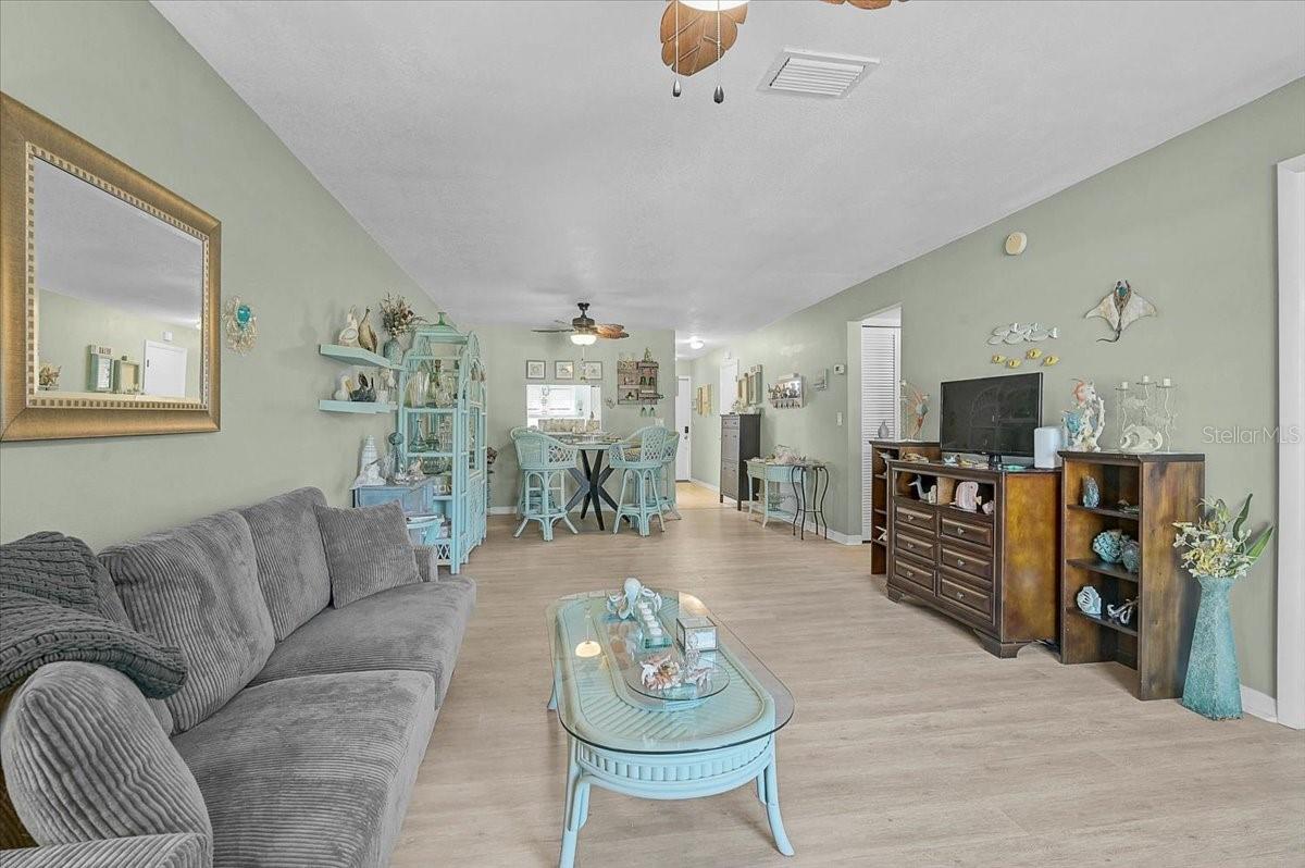 Image 13 of 35 For 93 Boundary Boulevard 303