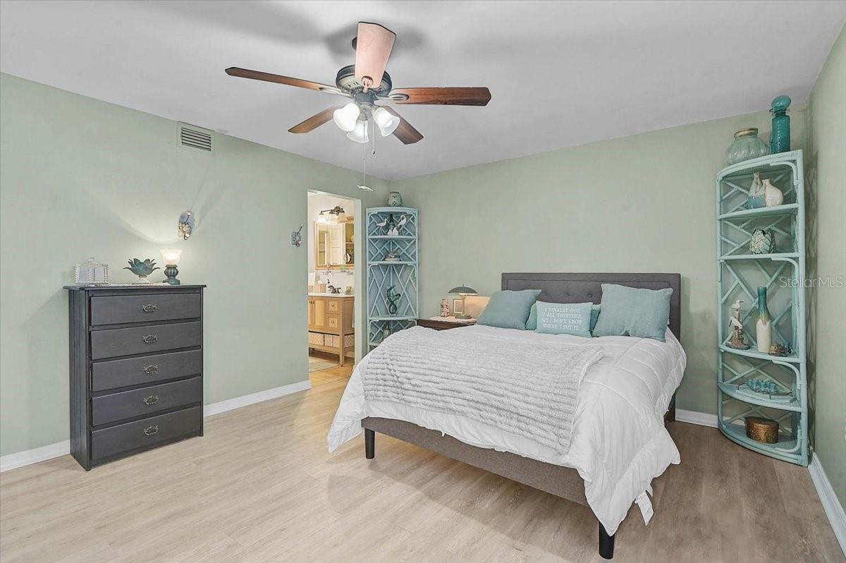 Image 15 of 35 For 93 Boundary Boulevard 303