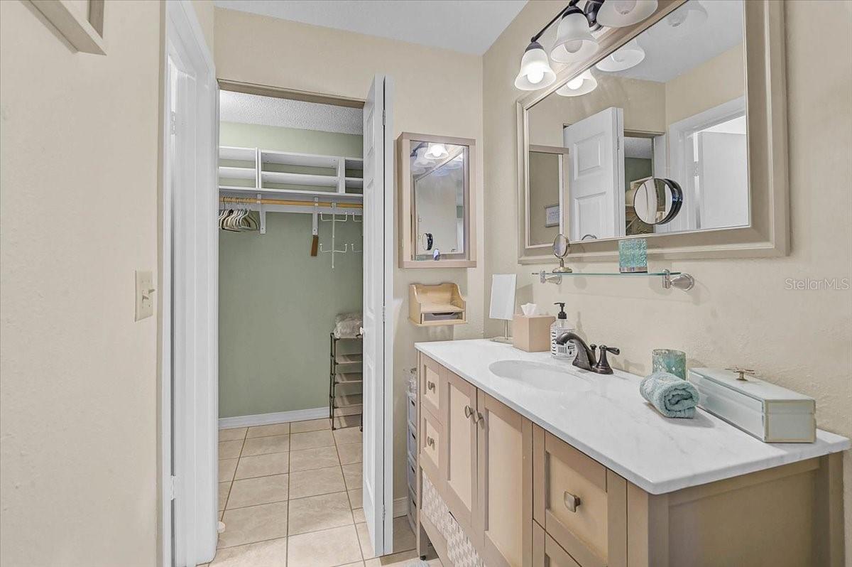 Image 16 of 35 For 93 Boundary Boulevard 303