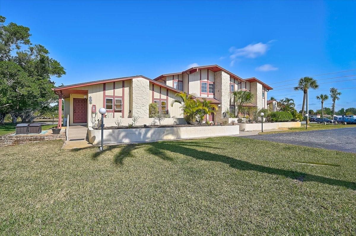 Image 3 of 35 For 93 Boundary Boulevard 303